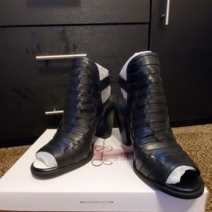 Never worn sandal shoe